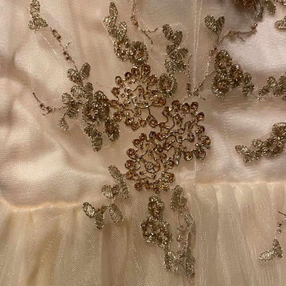 only worn once, no longer needed - Picture 2 of 2